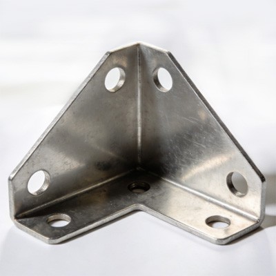 Große Eckstreben aus Metall